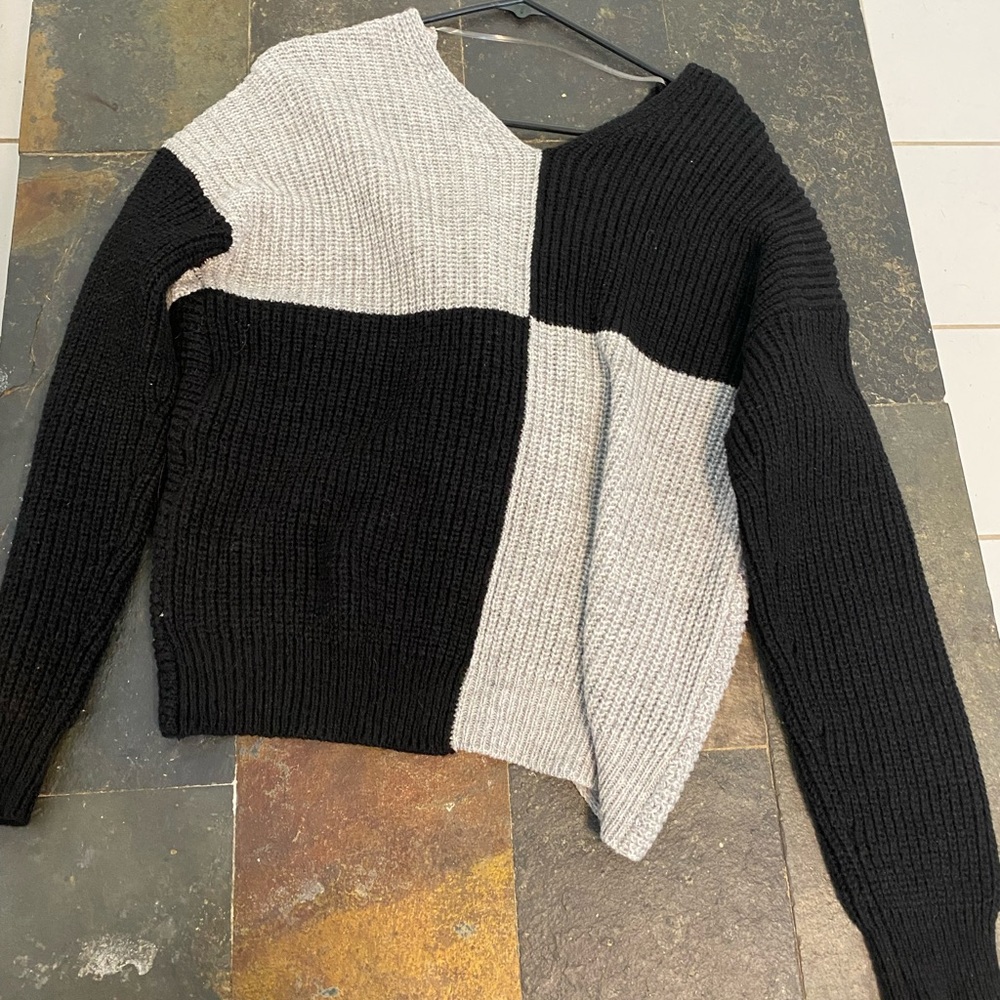 black and grey long sleeve sweater with tied back
